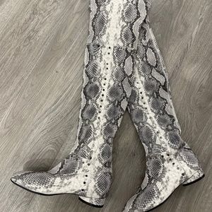 Knee High Snakeskin Design Boots